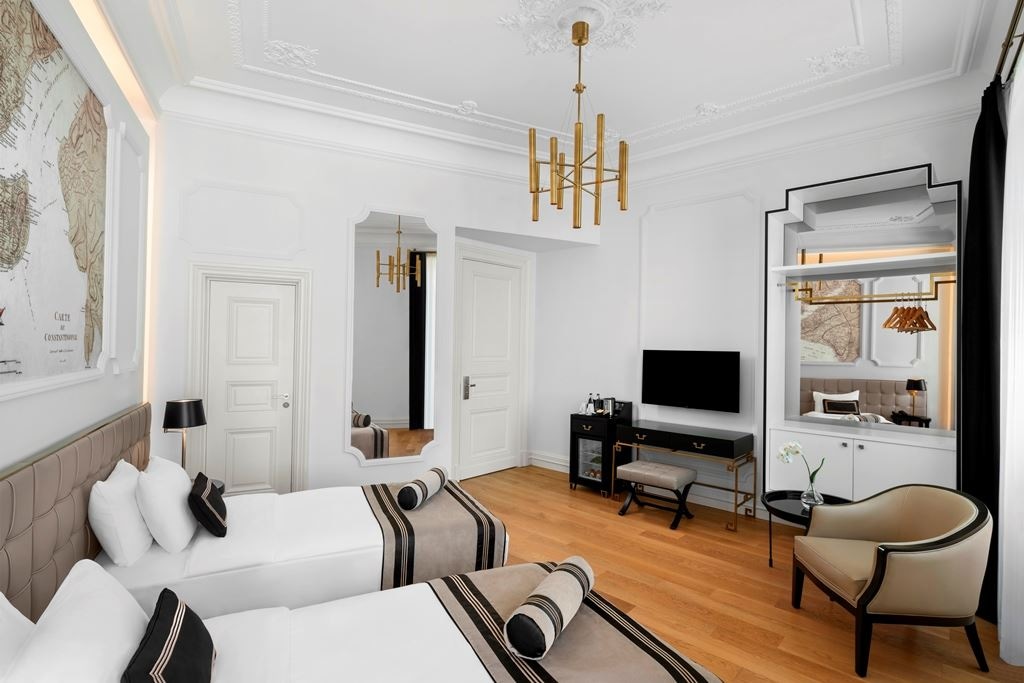 rooms-deluxe-taksim-square-view-double-room-twin