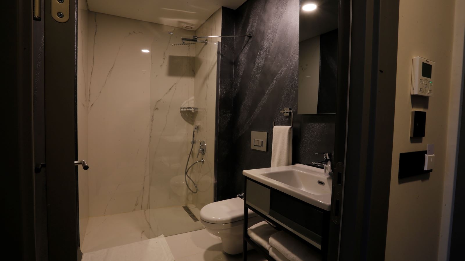 rooms-classic-room-land-view