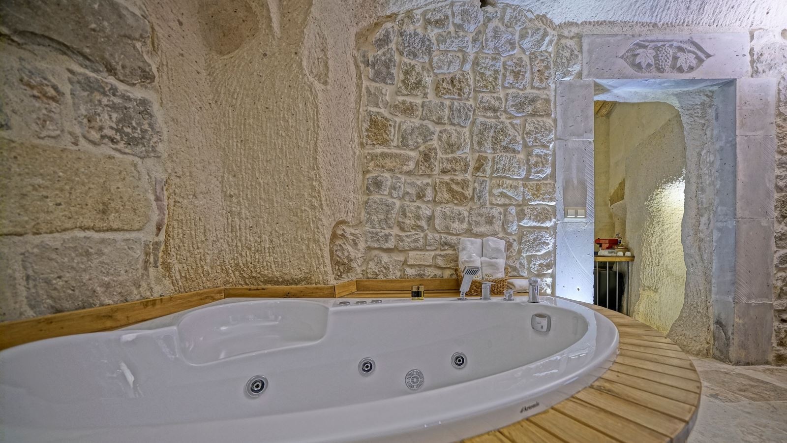 rooms-deluxe-suit-1005