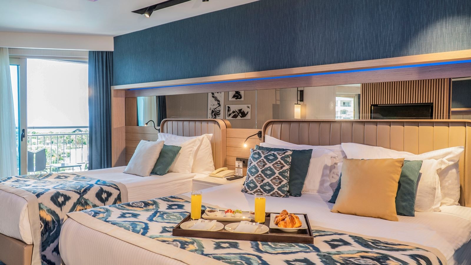 rooms-superior-standard-room-land-view-with-balcony