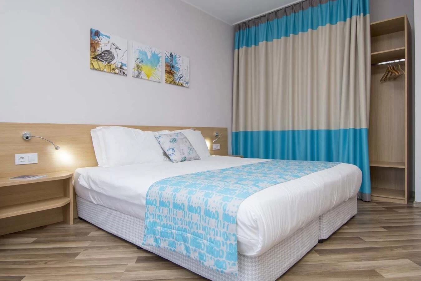 rooms-standard-junior-suite-balcony