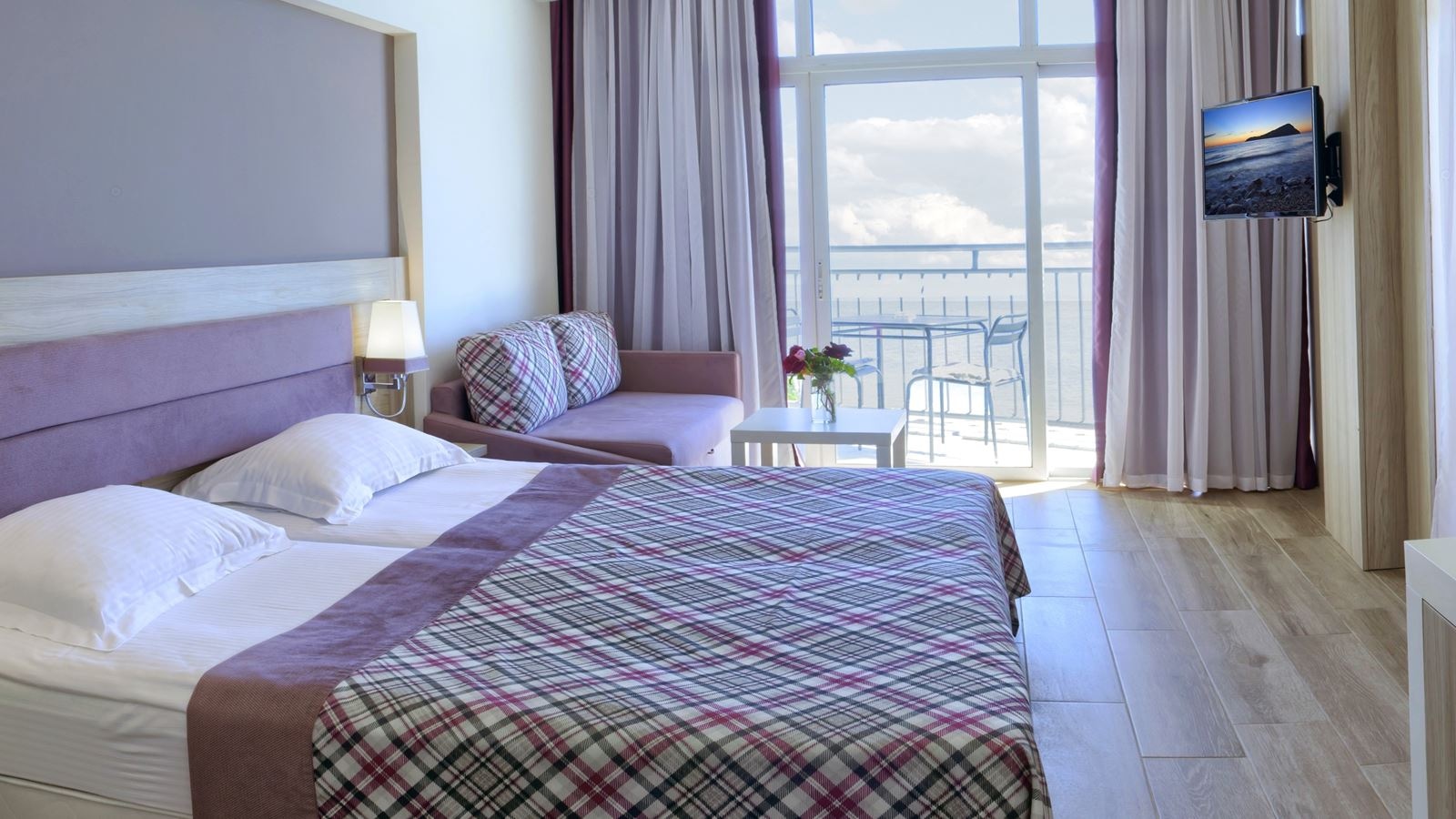rooms-superior-room-seaview-balcony