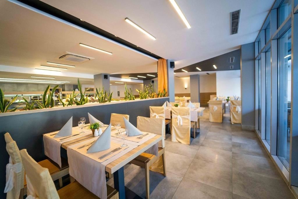 restaurants-restaurants