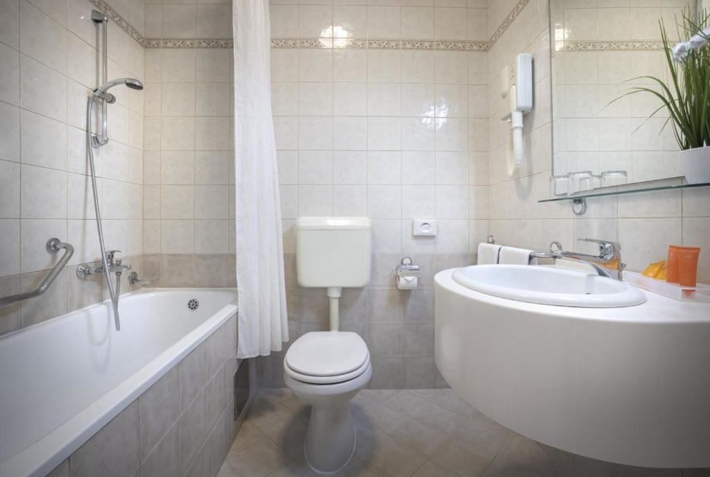 rooms-superior-room-balcony