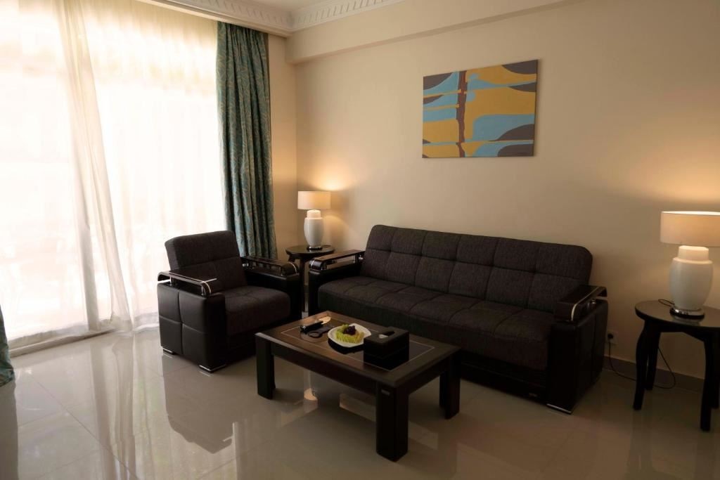 rooms-suite-pool-view