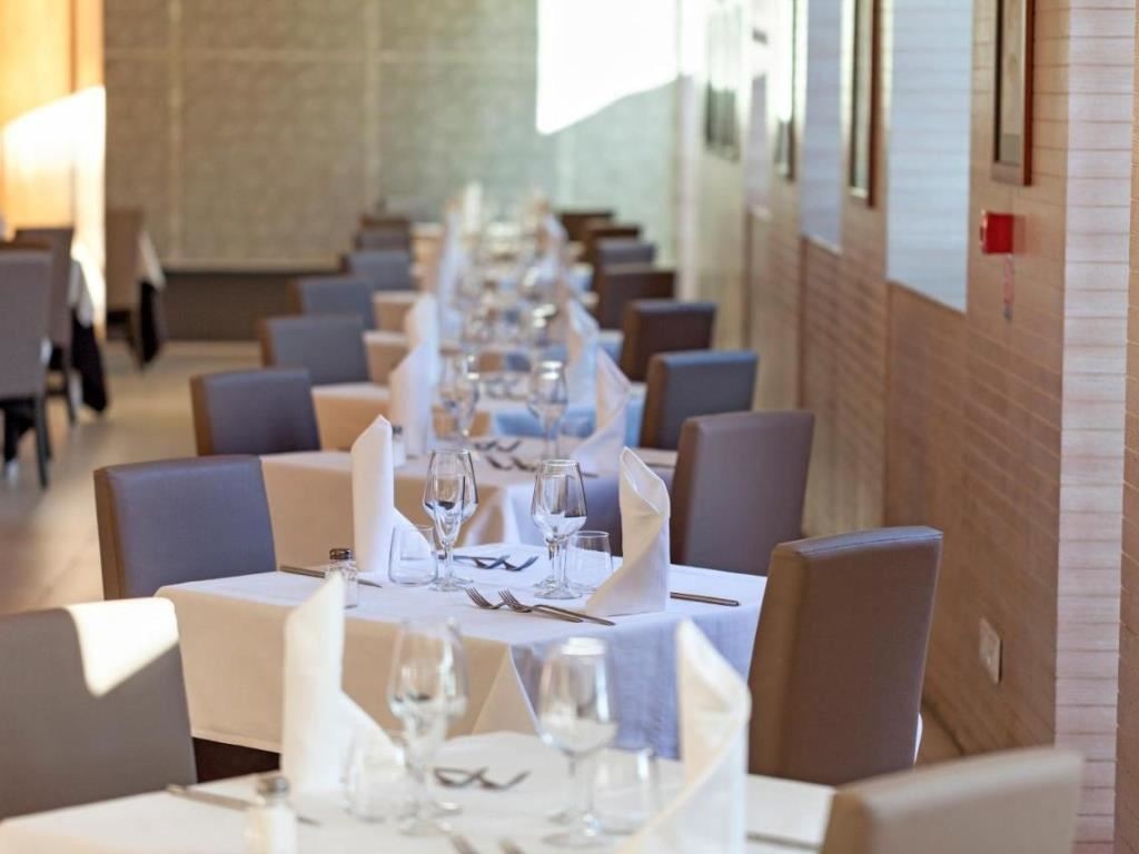 restaurants-restaurant