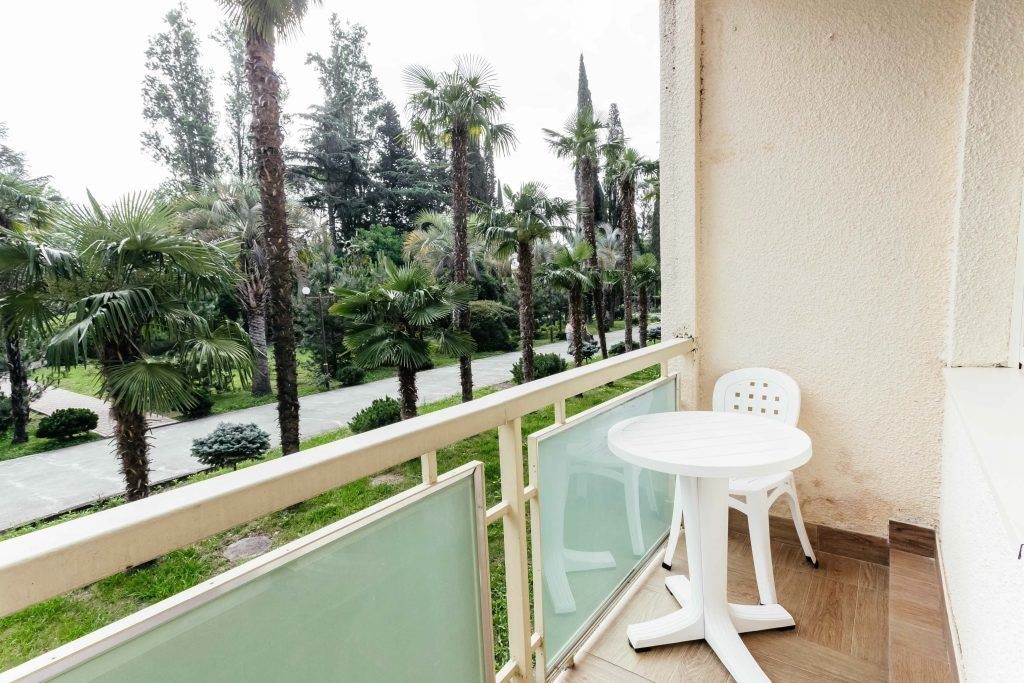 rooms-standart-single-balcony-park-view