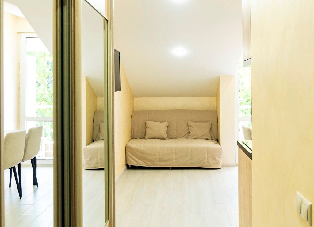 rooms-studio-balcony