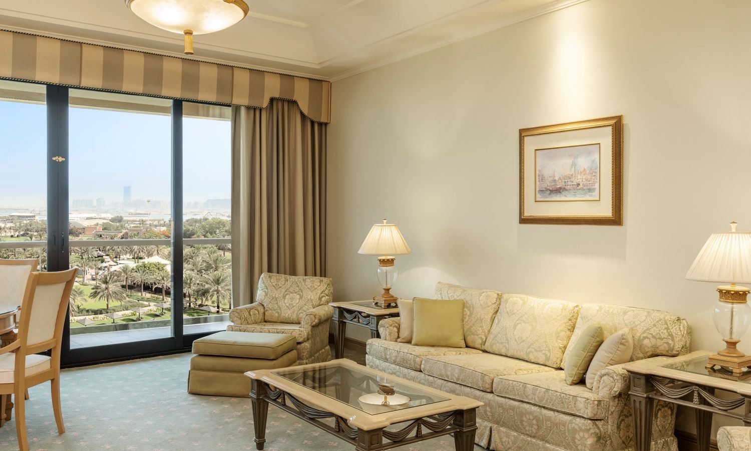 rooms-royal-club-tower-suite