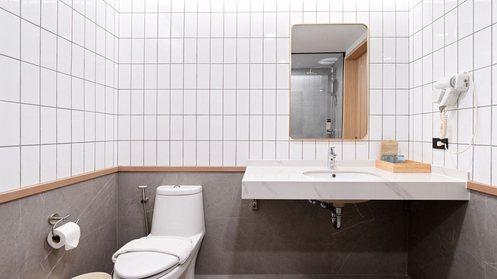 rooms-deluxe-city-view-room