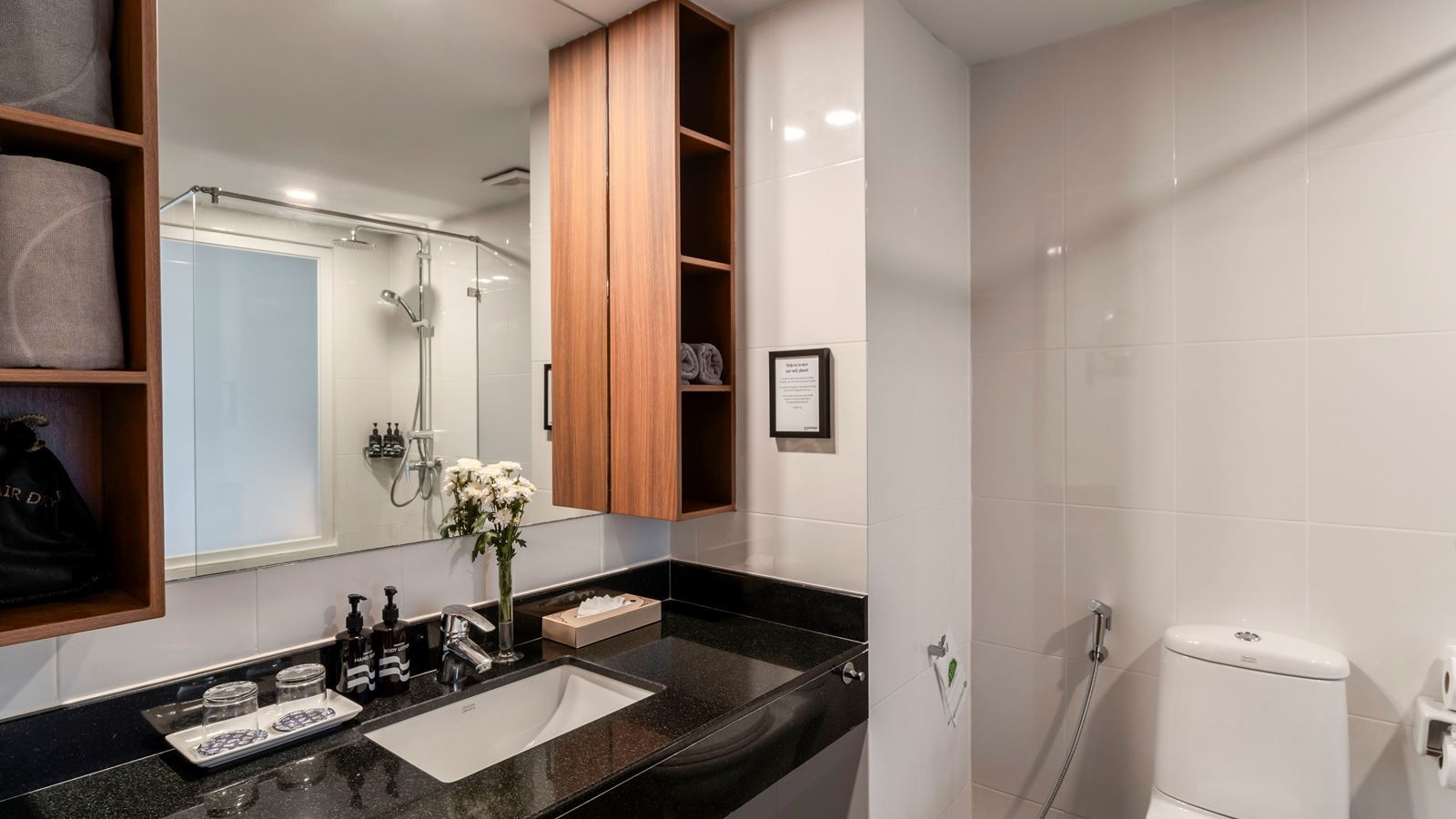 rooms-grand-deluxe-pool-view