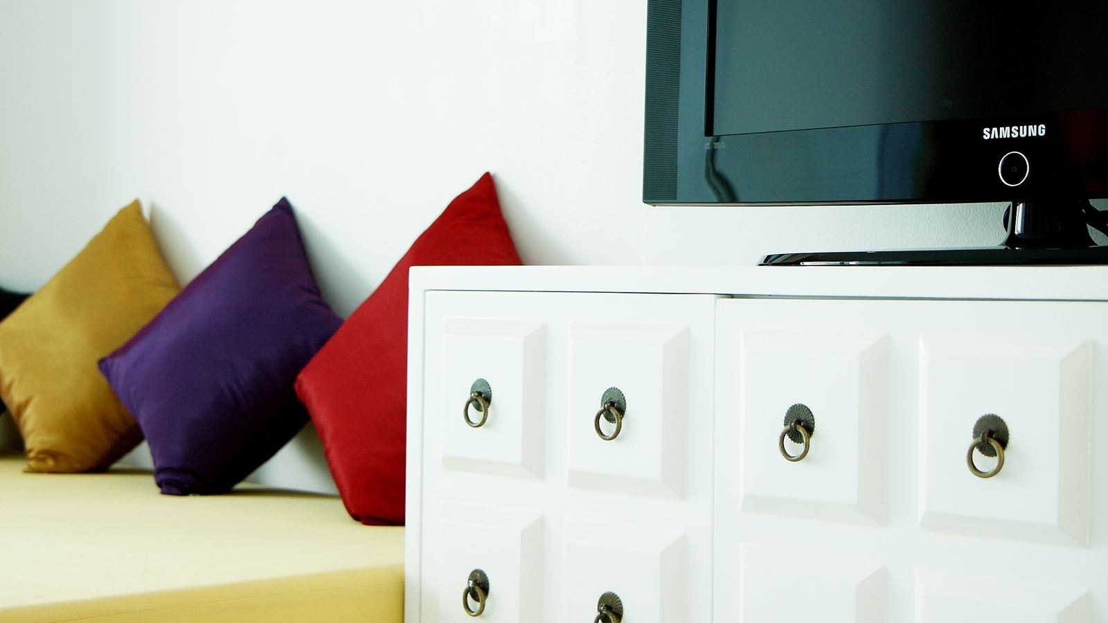 rooms-deluxe-pool-view