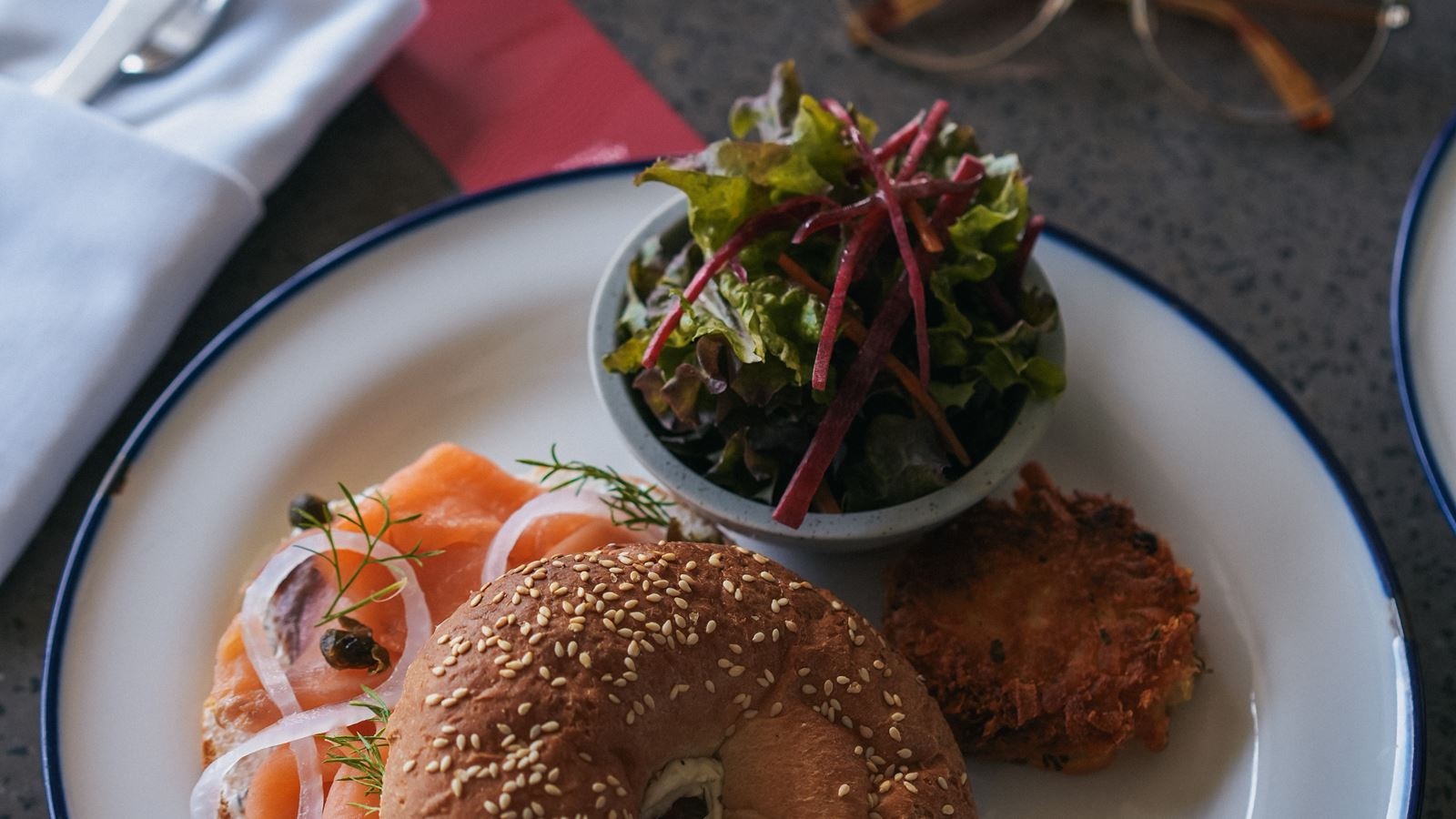 restaurants-waves-cafe