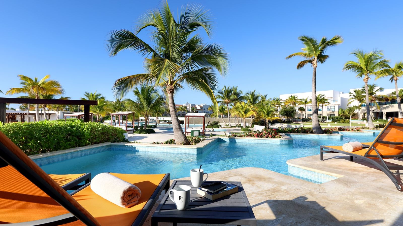 rooms-junior-suite-swim-up