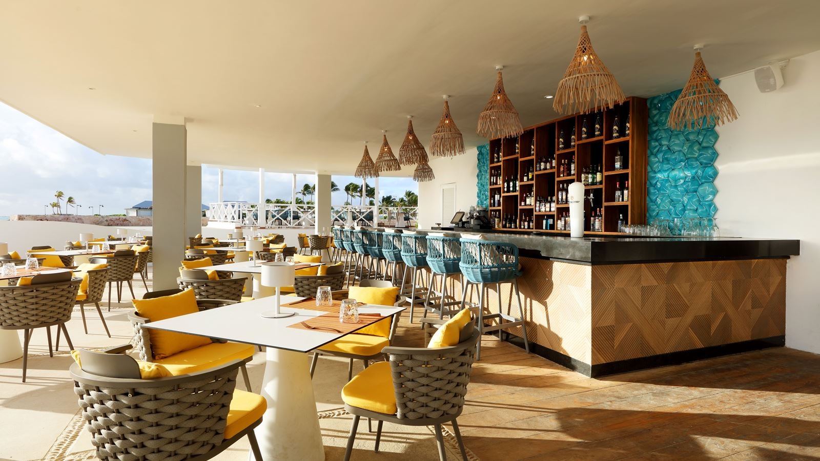 restaurants-helios-beach-club