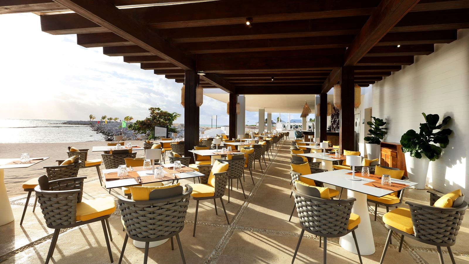 restaurants-helios-beach-club