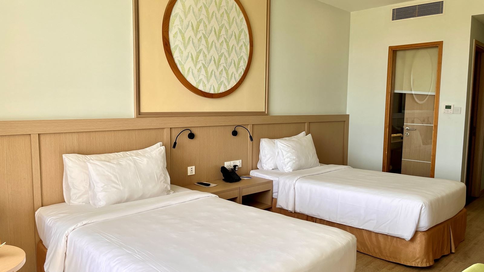 rooms-superior-ocean-view-room-with-balcony