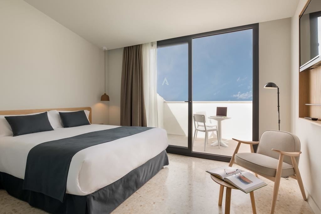 rooms-double-premium-with-balcony