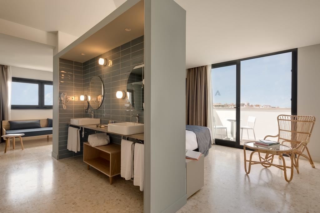 rooms-double-penthouse-room-with-terrace