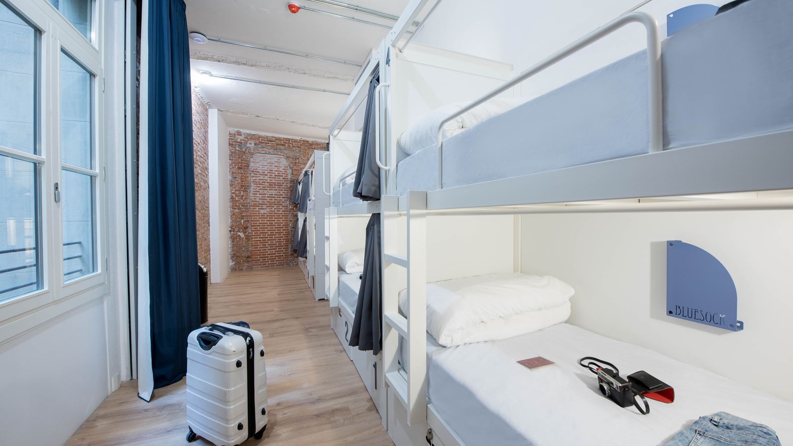 rooms-bed-in-dormitory-bunk-bed