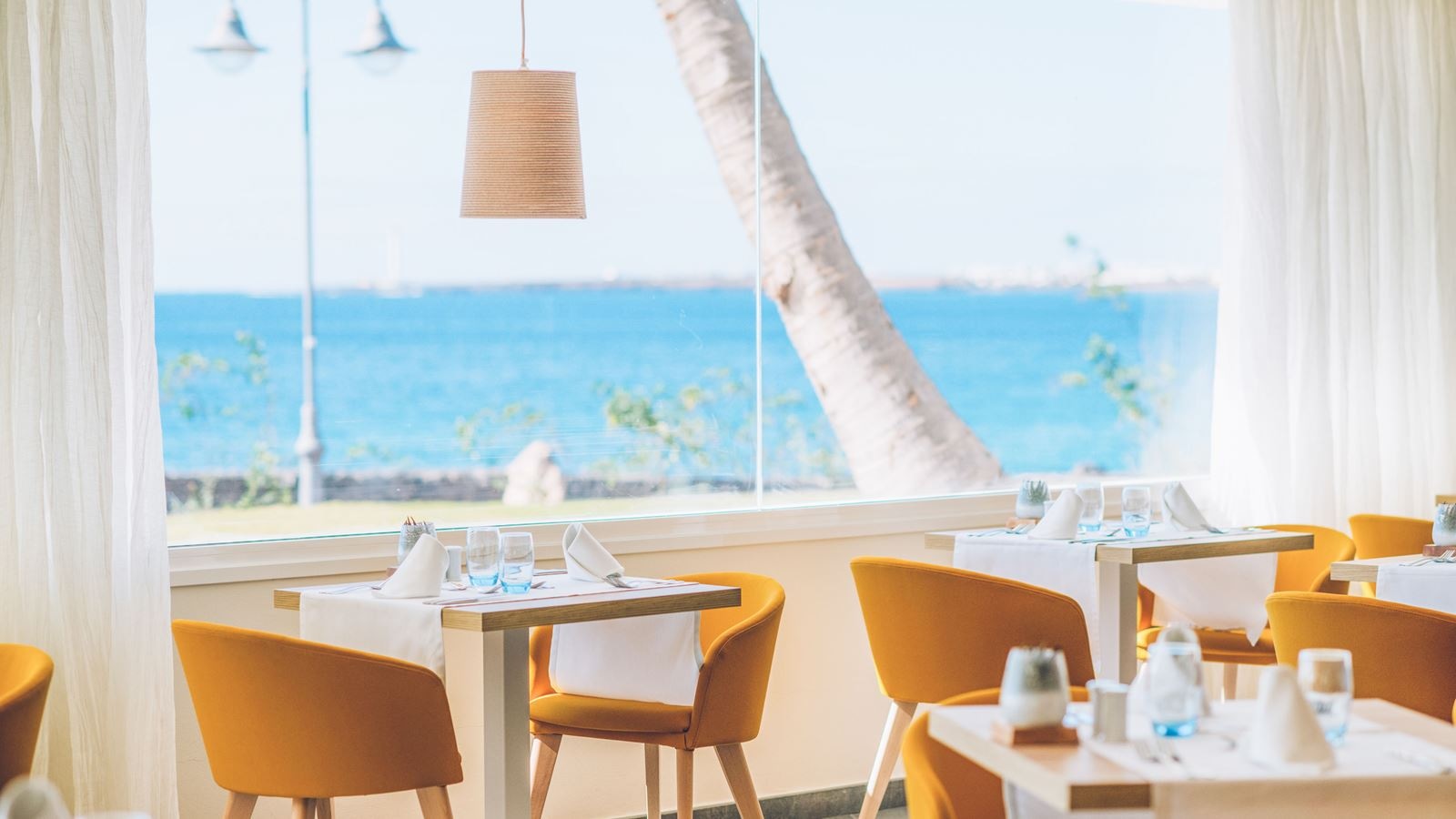 restaurants-restaurante-principal-papagayo