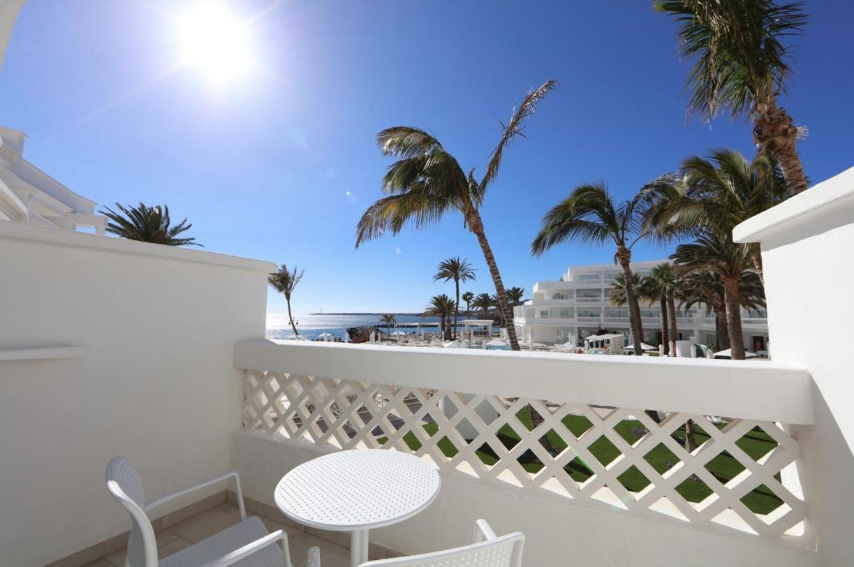 rooms-junior-suite-side-sea-view-premium