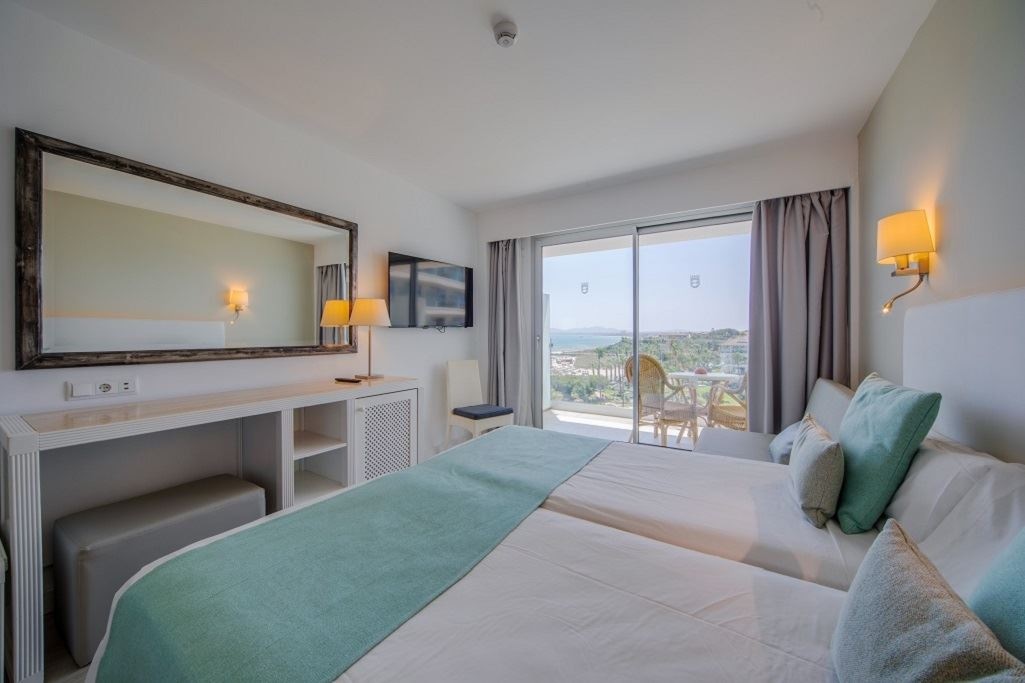 rooms-doble-superior-room-side-sea-view