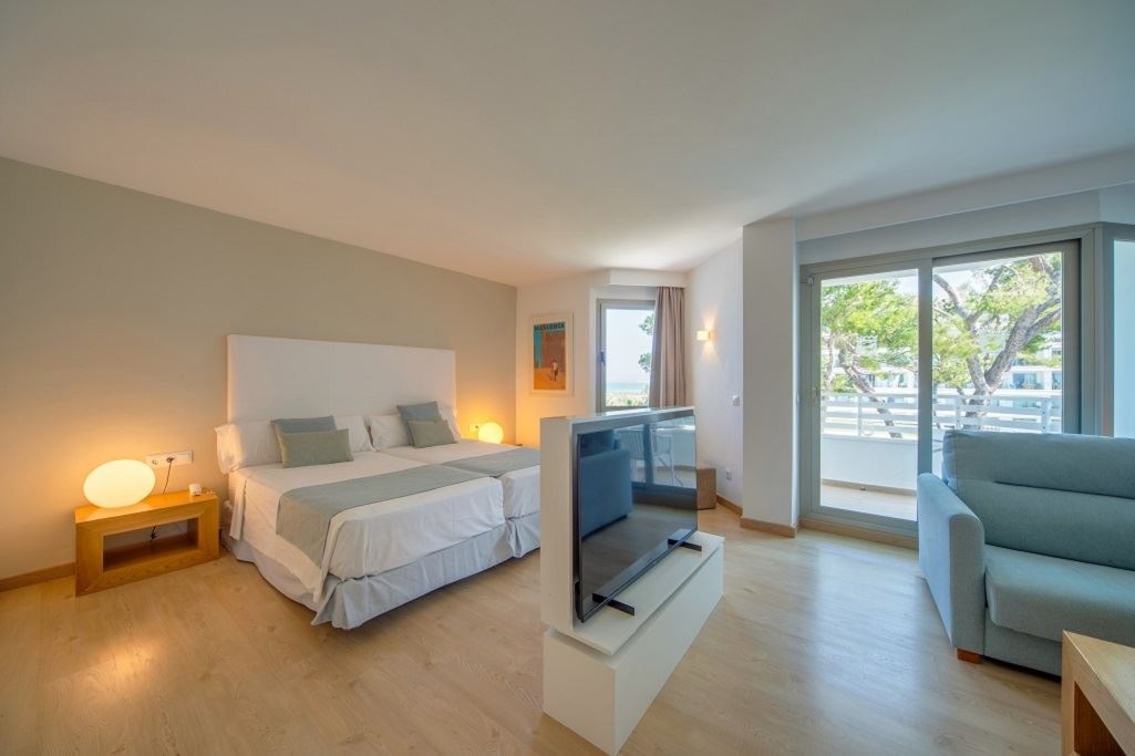 rooms-junior-suite-side-sea-view