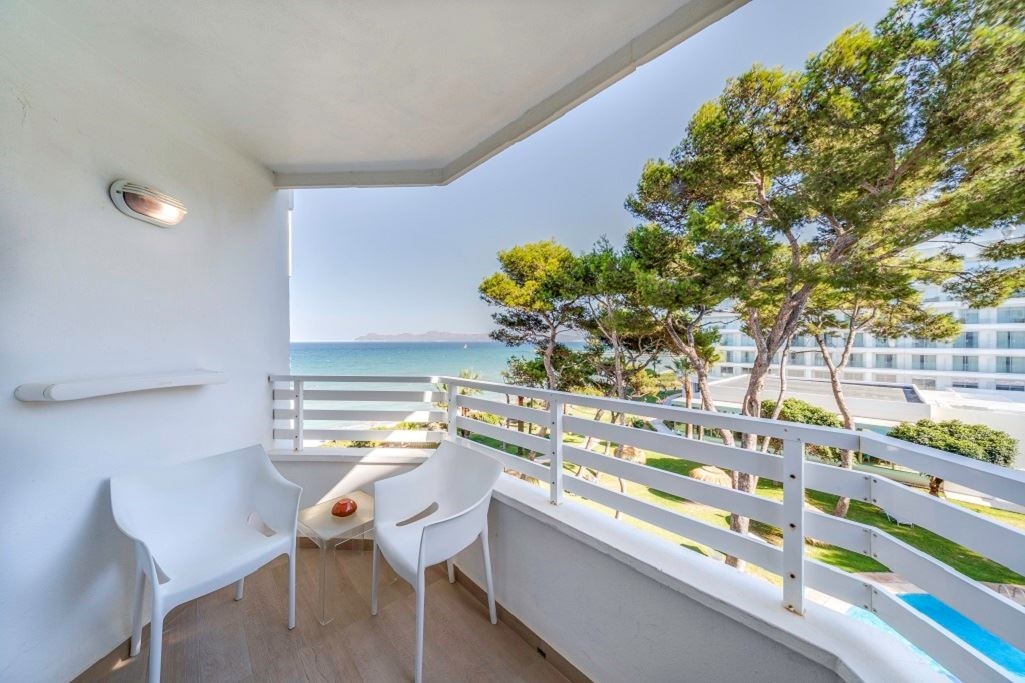 rooms-junior-suite-side-sea-view