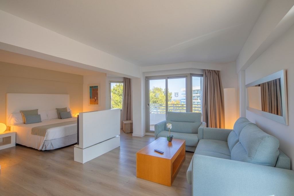 rooms-junior-suite-side-sea-view