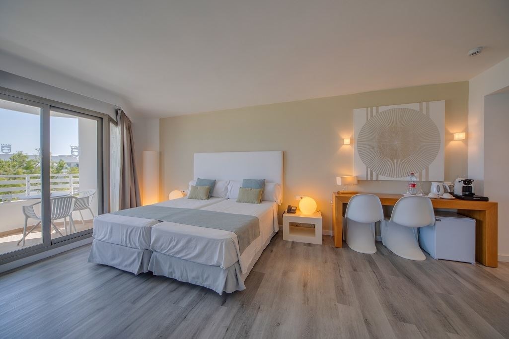 rooms-junior-suite-side-sea-view