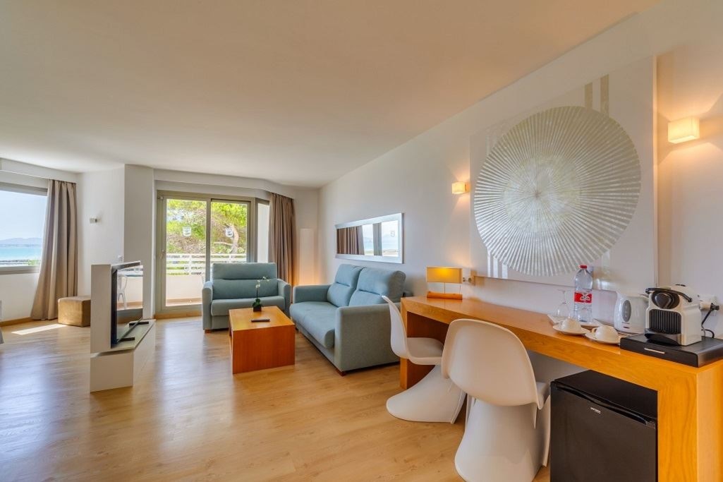 rooms-junior-suite-side-sea-view