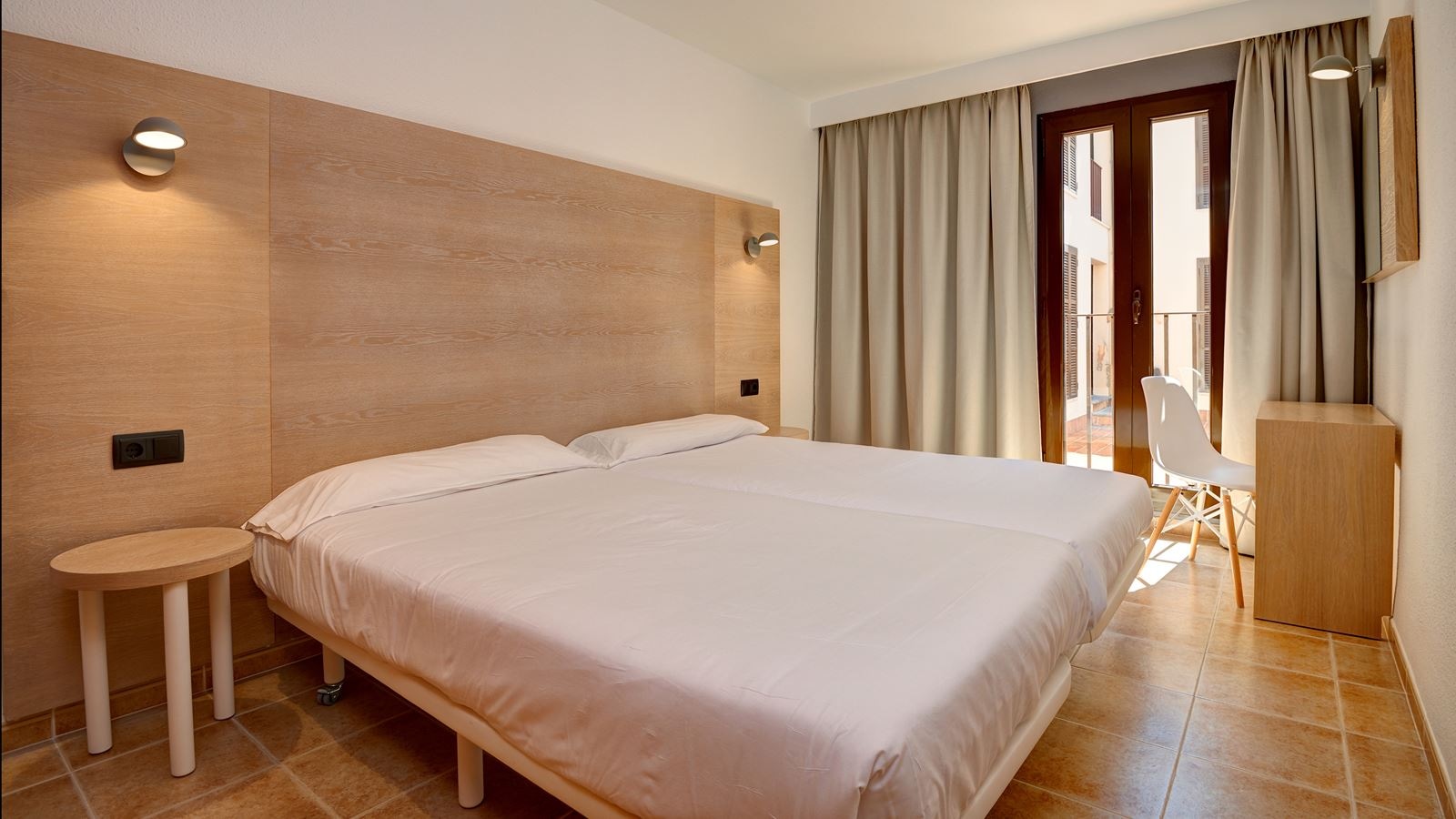 rooms-apartment-one-bedroom-with-terrace