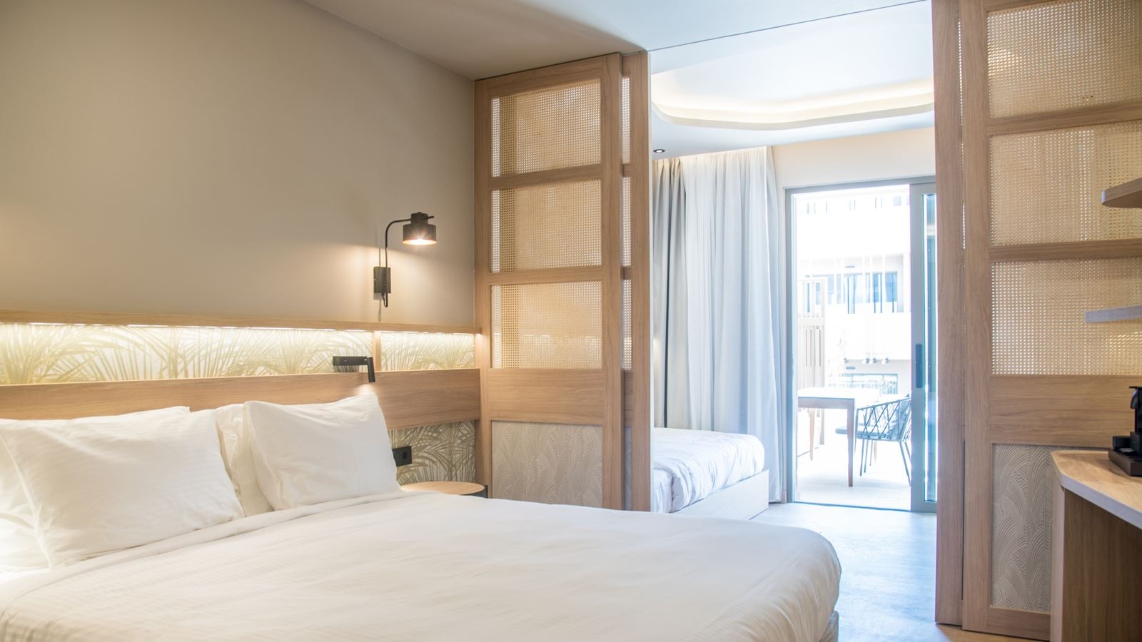 rooms-family-room-garden-view-with-private-pool