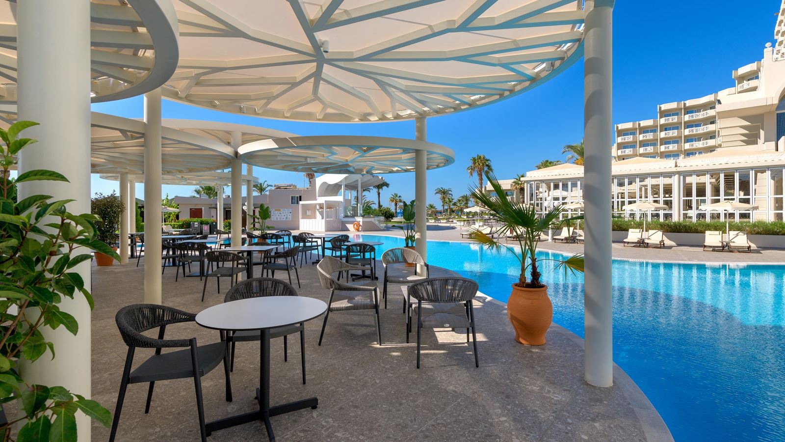 restaurants-oasis-pool-bar